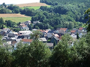 Blick über den Stockerter Berg nach Langenbach